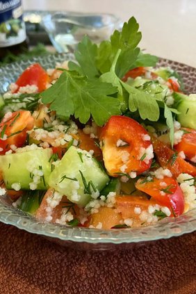 Салат со свежими овощами и кускусом